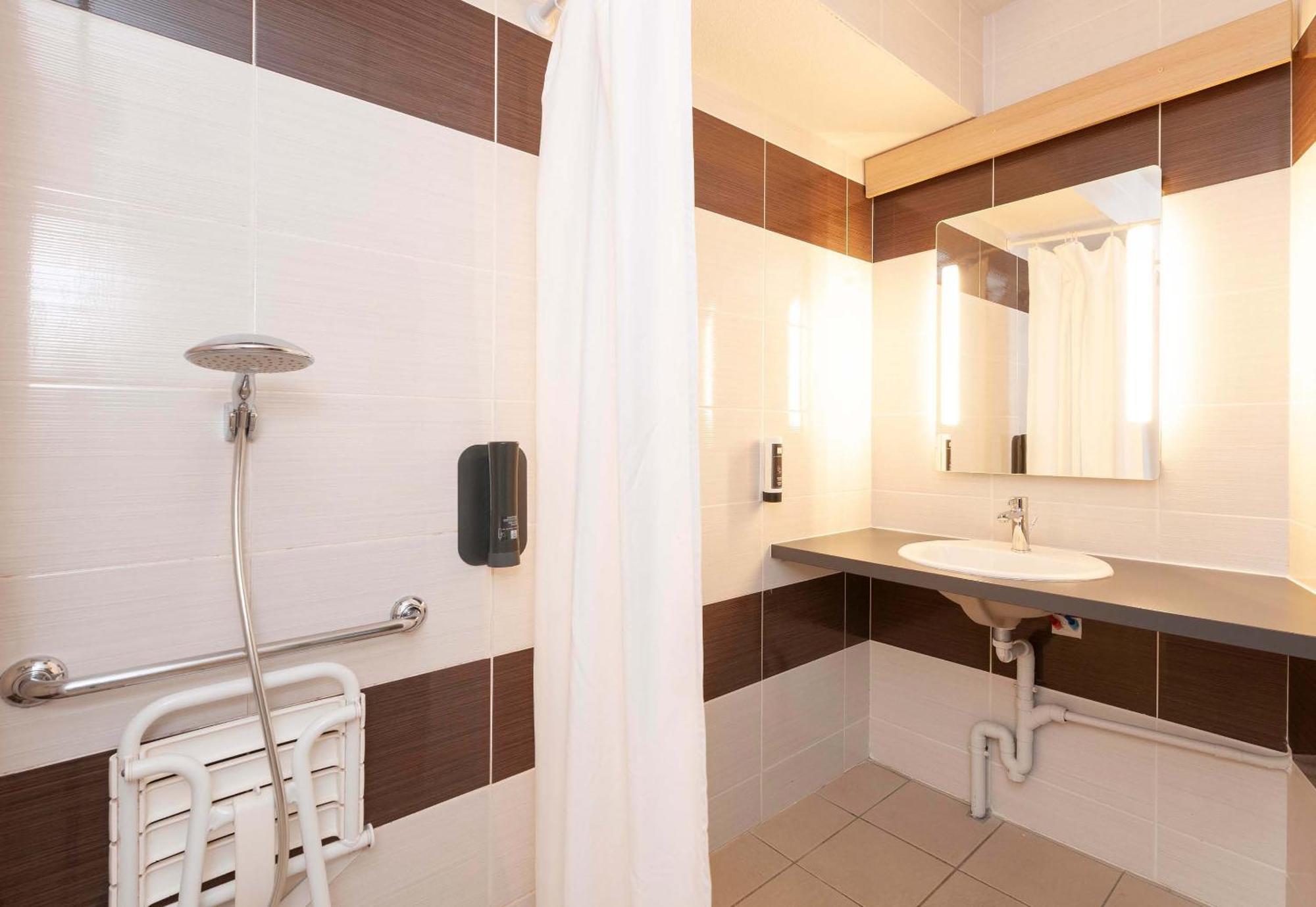 B&B Hotel Pau Zenith ภายนอก รูปภาพ